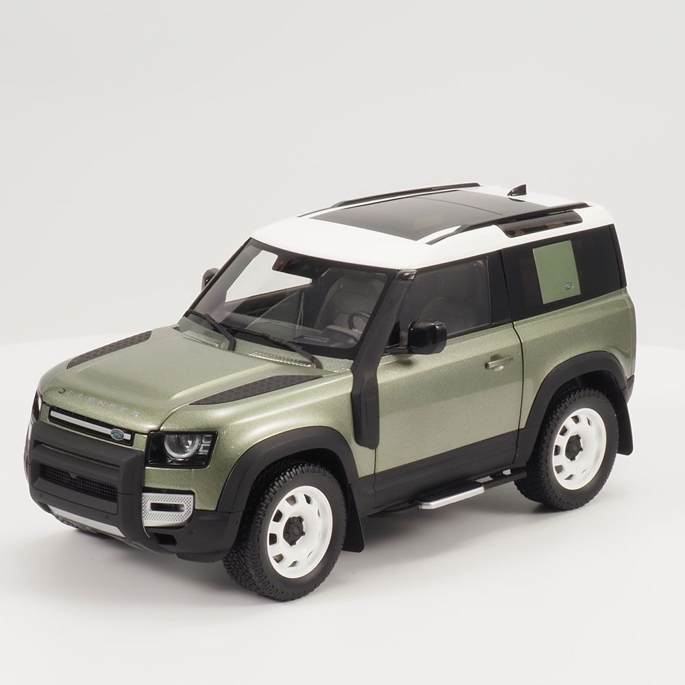 Defender 90 1:18 Scale Model